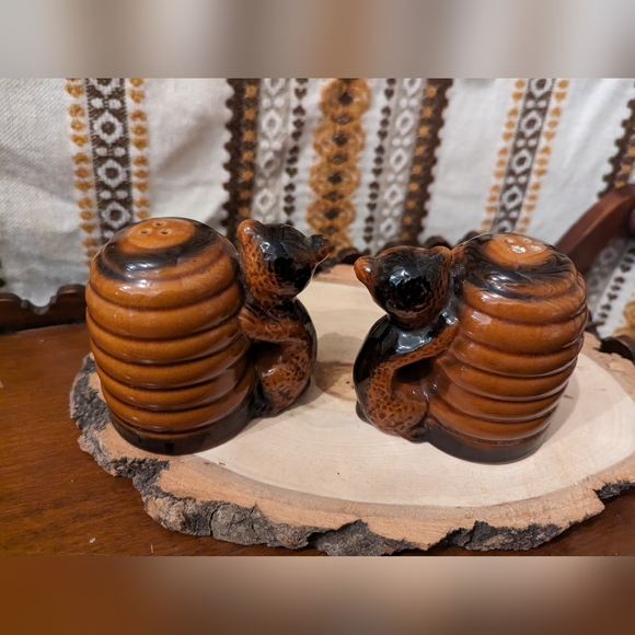 HOST PICK Honey Bears and Beehives Salt & Pepper Shakers Beehive Redware Pottery - Picture 2 of 8